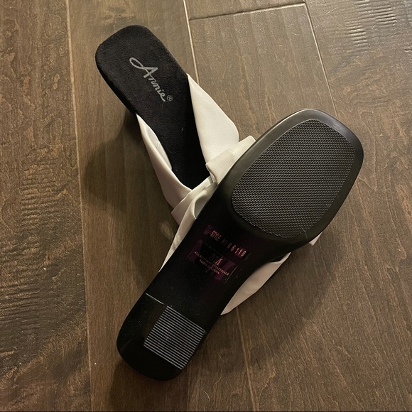 Annie white sandal size 8 - Picture 3 of 4